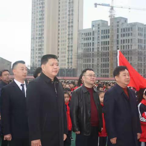 学习雷锋精神，让爱芬芳四季  ---岳阳楼区各中小学隆重举行春季开学典礼暨第一周学雷锋主题升旗仪式