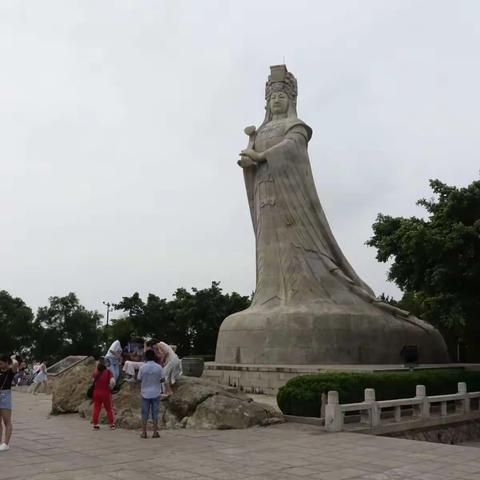 湄洲之旅 炎炎夏日开启魅力湄洲岛之旅，福建最美的岛屿，有妈祖文化、环岛公路和迷人的海岸线。