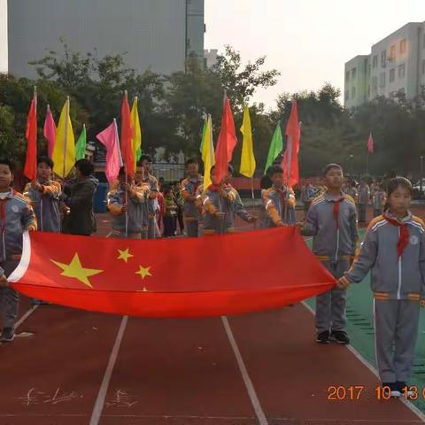 奎文区圣荣小学第八届秋季田径运动会——斗志昂扬、活力四射。