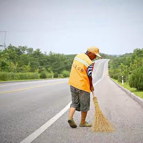 60℃ 挥汗坚守，这是属于大连公路人的坚持！