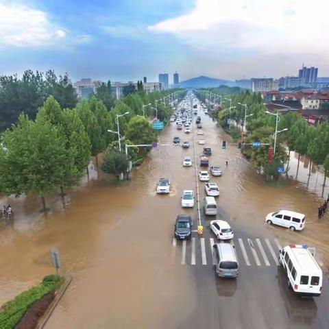 高平城雨后成海