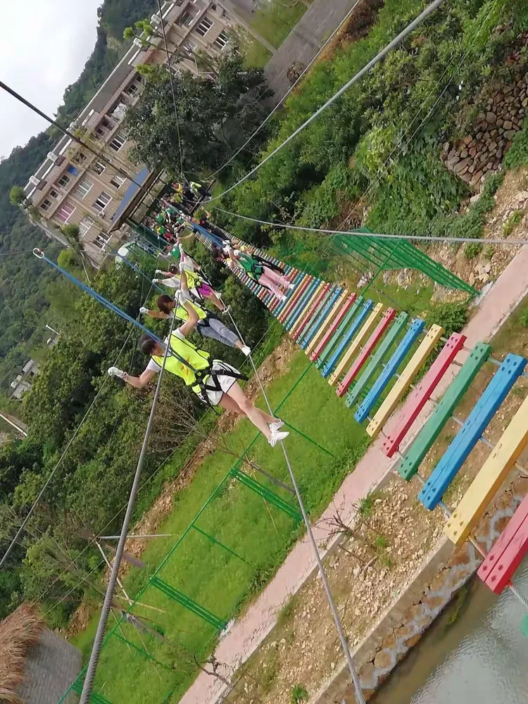 温峤中心小学四(4)坞根红军谷亲子游
