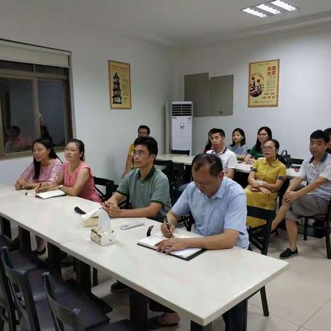 三亚市司法局机关党支部组织收看2018年第五期“两学一做”电视夜校节目