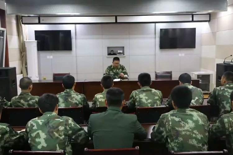 通海路中队“四项举措”狠抓部队纪律作风建设