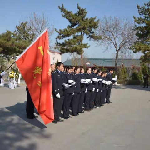 祭英烈，铸警魂——榆林市公安局交警支队高交大队榆靖中队开展清明祭扫活动