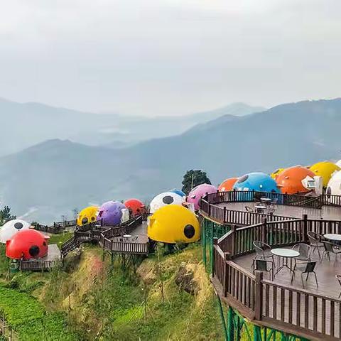 大山里的七彩官畲村