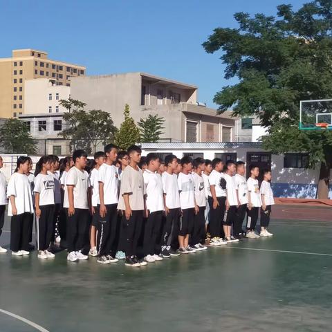 艰苦训练挥汗水        坚忍不拔扬风采 —— 县直二中开展军训活动