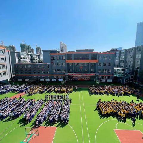 迎接二十大 永远跟党走 奋进新征程—-公园路小学“逐劳动之光 扬时代之帆”秋季开学典礼