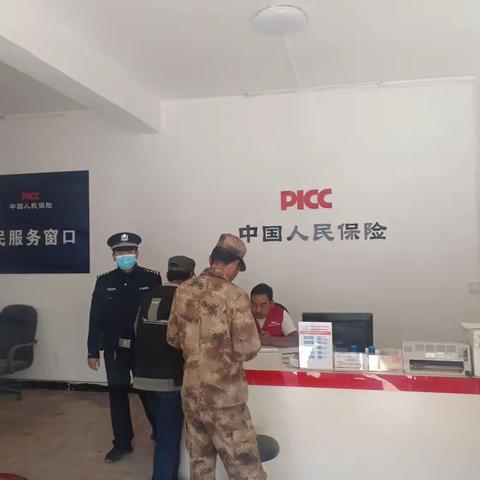 助力乡村振兴—“流动车管所”下乡开展便民服务