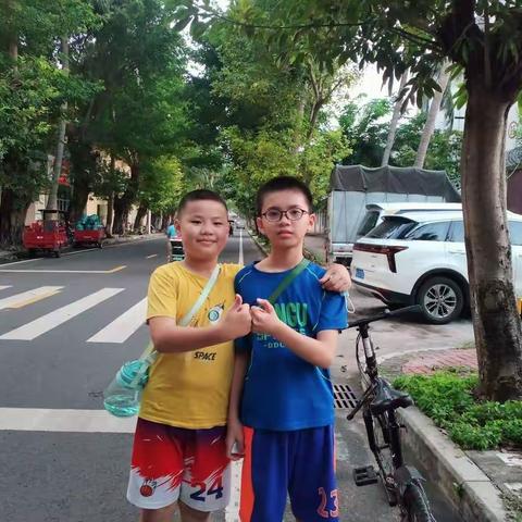 海口市第27小学  五年级六班  李志同      好书推荐《六星》