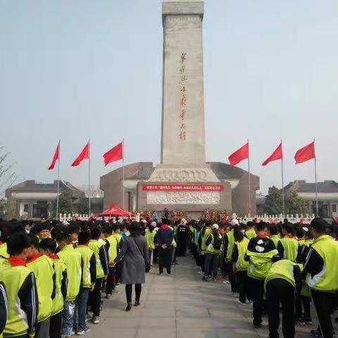 林桥小学组织学生 开展清明节祭扫烈士墓活动（图）缅怀革命先烈 坚定理想信念2018-04-03