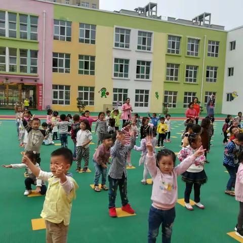 北师大春天幼儿园，童话中三班，快乐成长每一天！
