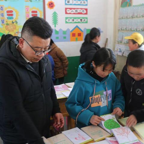 作业展评促成长 相互学习共提高 ——中台学区坷台小学开展教室布置及学生作业展评活动