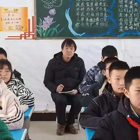 靖边五小推门听课活动简报