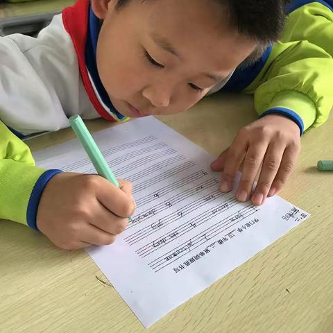 “我爱记单词”——学门前小学举办英语听力大赛