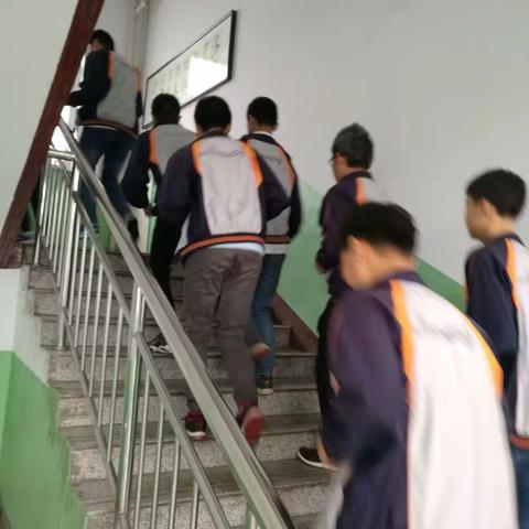南娄中学夏季防汛安全逃生演练