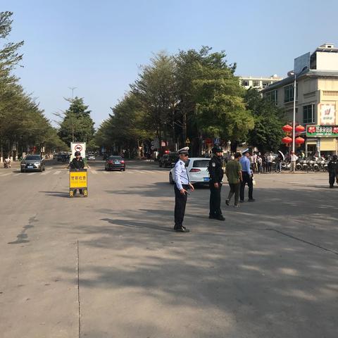 三亚交警联动开展摩托车、超标电动车交通安全整治行动