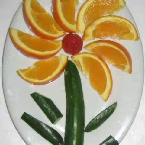 停课不停学，不同的一天。今天中午空余时我们进行了水果拼盘，放松一下，和。