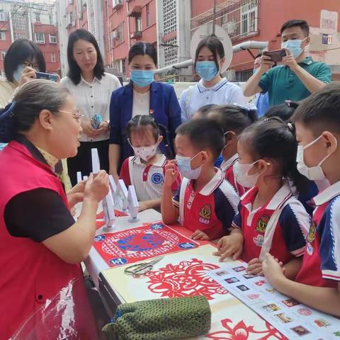 七里山街道七东社区举办主题为“用行动成就爱心，让慈善走进生活”活动