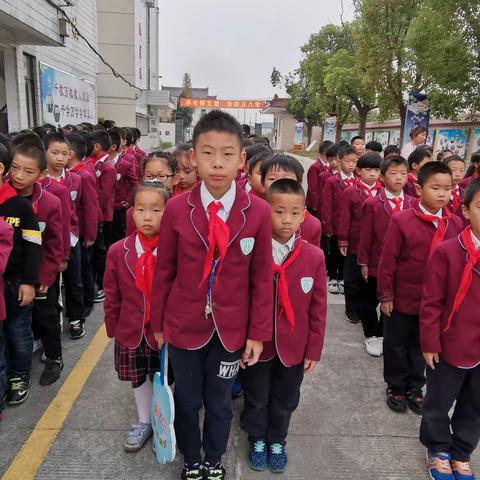 勇往直前，超越梦想——桂芝小学三0二班秋季运动会掠影