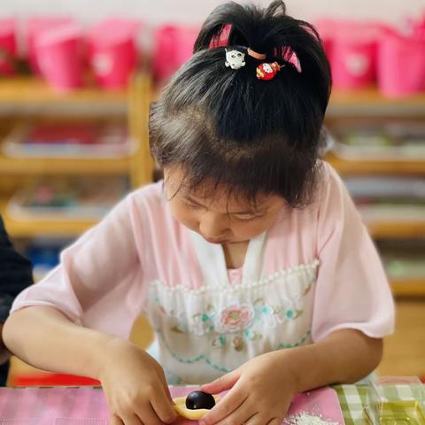 牟定县迎世艺术幼儿园蒙二班小朋友们的快乐时光（秋季第二周）