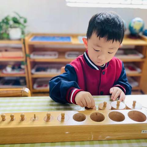 迎世艺术幼儿园蒙二班的小朋友们（快乐第六周）