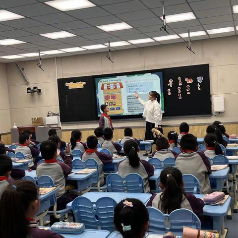 新秀亮相展风采 共研共学促成长