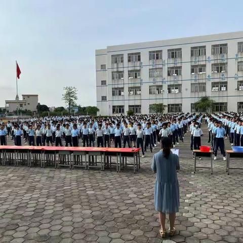 港口镇西街小学开展劳动节节前安全教育活动