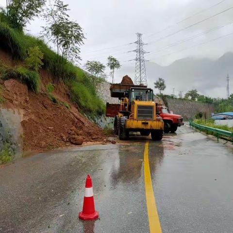 闻汛而动      合力抢险