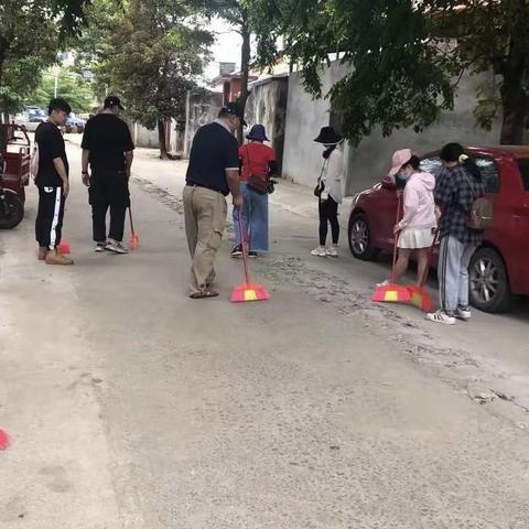 秀英区卫健委前往丰盈村开展“四爱”环境卫生大扫除义务劳动活动
