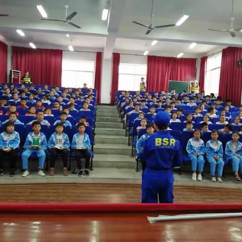 珍爱生命，预防溺水一一蓝天救援队走进湖城学校五年级做防溺水讲座