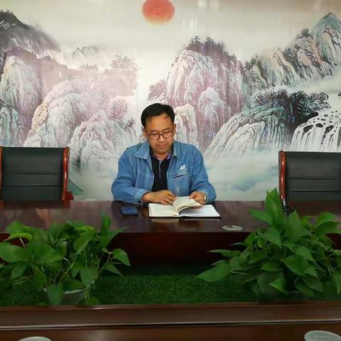 5月9日忻州广宇煤电有限公司安保部主任顾保红组织安保人员严格落实疫情期间检修人员的安全保卫工作部署