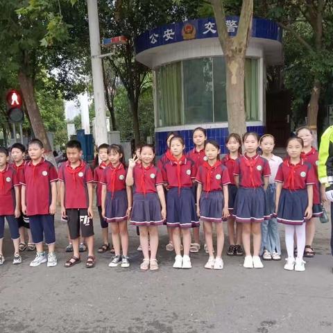 紫云路小学五（3）班雏鹰梦想小队﻿—我来学习当交警