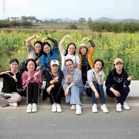 春日游，黄花吹满头