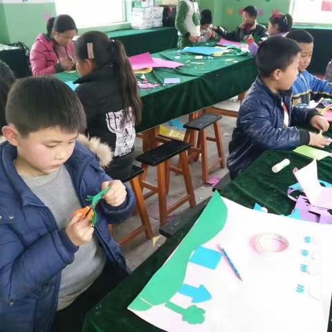 手脑并用，思乐齐驱 ――宕昌县沙湾小学乡村少年宫手工制作兴趣班学生活动掠影