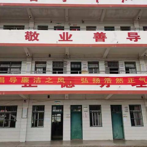 "清廉文化"扮靓五中校园