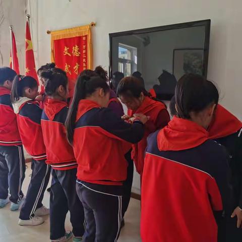 抚顺市聚沙社会工作服务中心——聚沙巾帼志愿服务队东洲区万新二校助学活动