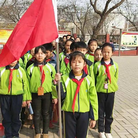 西夏区第七小学四年级（4）班倡导与开展“小手拉大手，共创文明城市”活动
