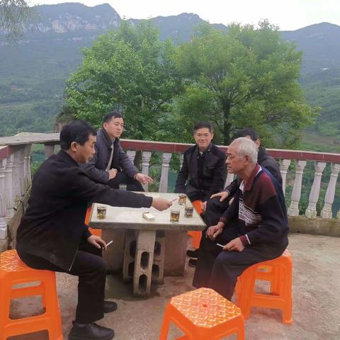 走访送温情    慰问暖人心