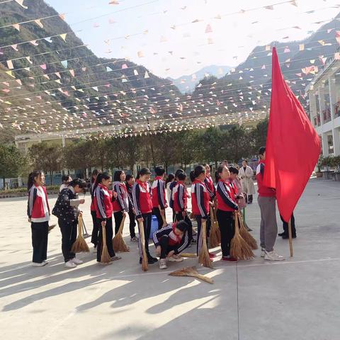 学雷锋，树新风，争做文明学生——盘底小学义扫大街活动