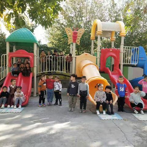 精河县大河沿子双语幼儿园中二班“欢度国庆＆喜迎中秋”双节活动