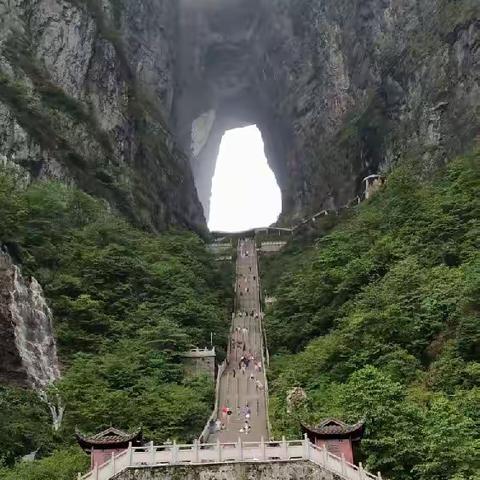 绝世美景天门山