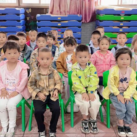 乾县城管街道办ABC幼儿园             小一班小朋友成长记录