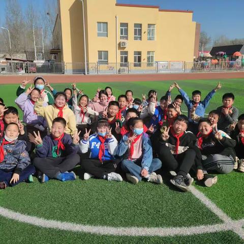 我们的三年，最好的年华和时光送给你们。最浪漫的邂逅。