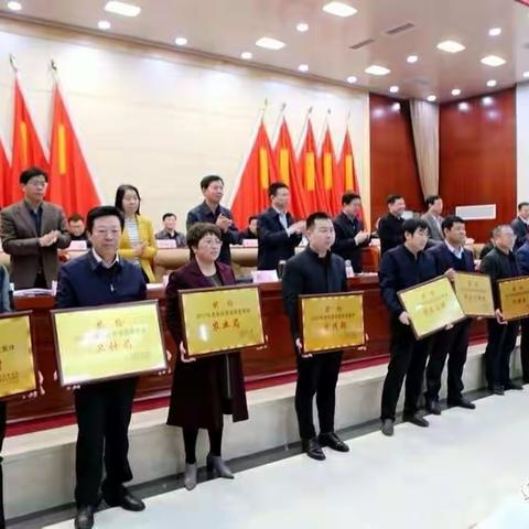 吴堡县卫计局荣获全县2017年度脱贫攻坚 先进集体称号