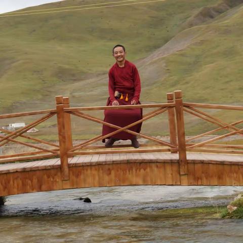 བདེ་བར་སྨོན།