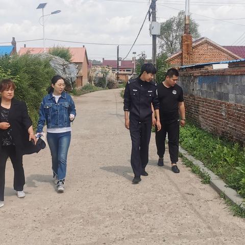 哈达镇开展禁种铲毒踏查行动