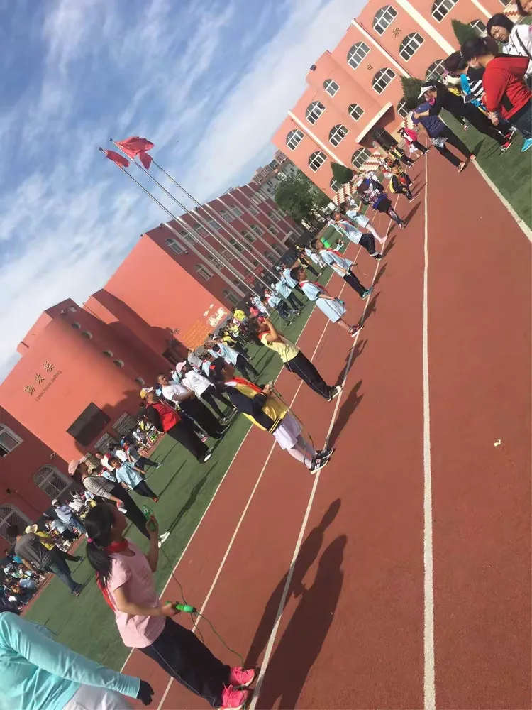 踏着春天的气息,迈着轻盈的脚步,长庆小学迎来了2017年春季趣味运动会