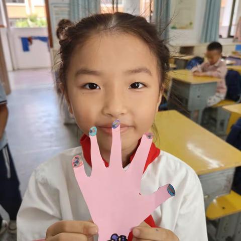 2210班《剪指甲》