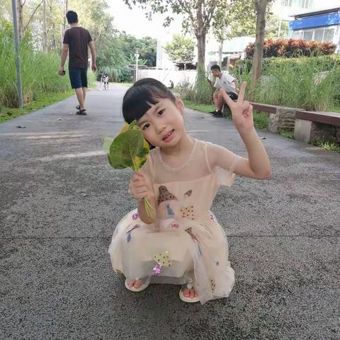 小一班 梁蔚晞《晚上》